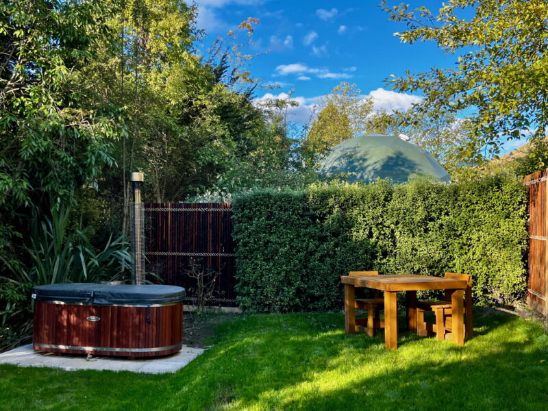 Dumblane Geodome garden, hot tub and outside dining