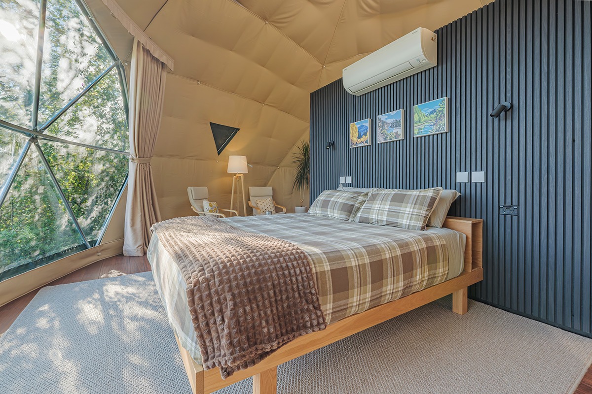 Dumblane Geodome bed and living areas
